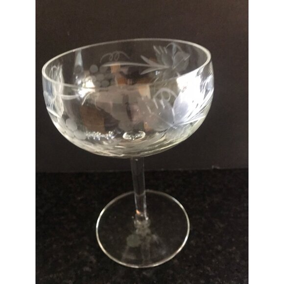 1960's Total Of 5 Available Etched Clear Crystal Champagne Stems Made in Romania - Picture 2 of 6
